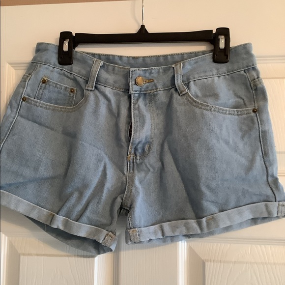 Ladies jeans shorts XL never worn - Picture 2 of 4
